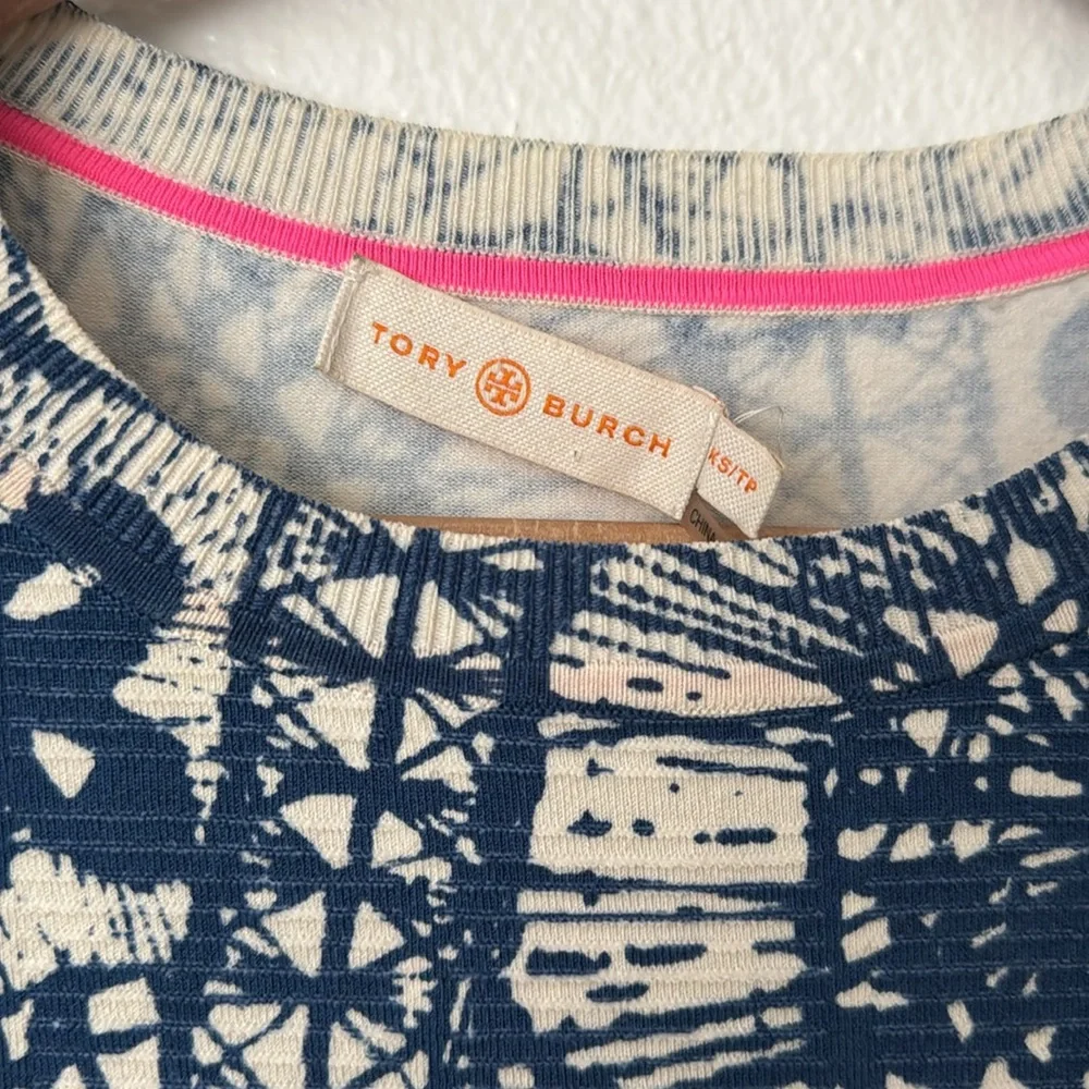 Tory Burch XS Navy and Pink Floral Patterned Knit Top - Picture 3 of 8